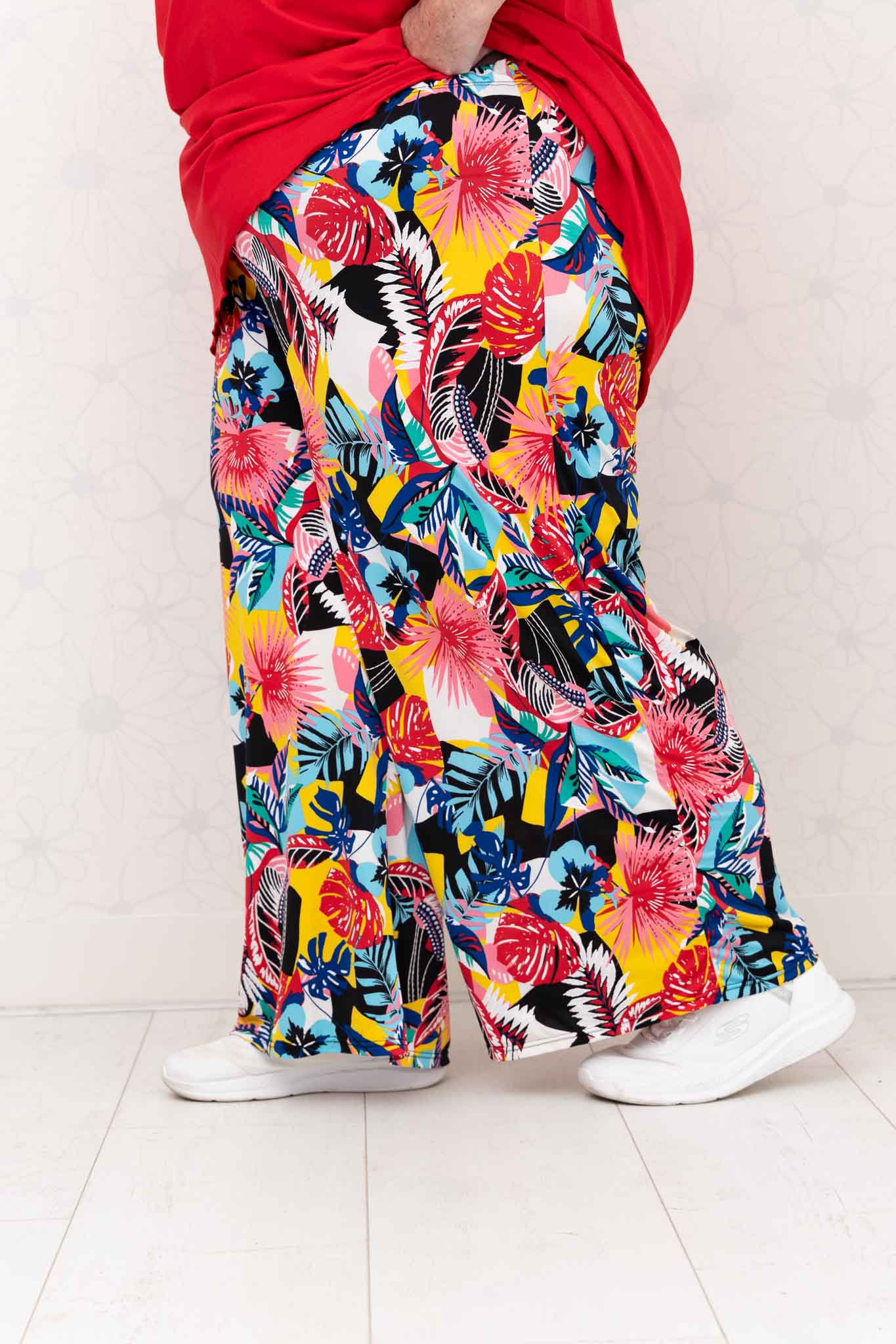 Wijde broek Judith – turquoise rood – Venecia travelstof – binnenbeenlengte ca. 69/72 cm