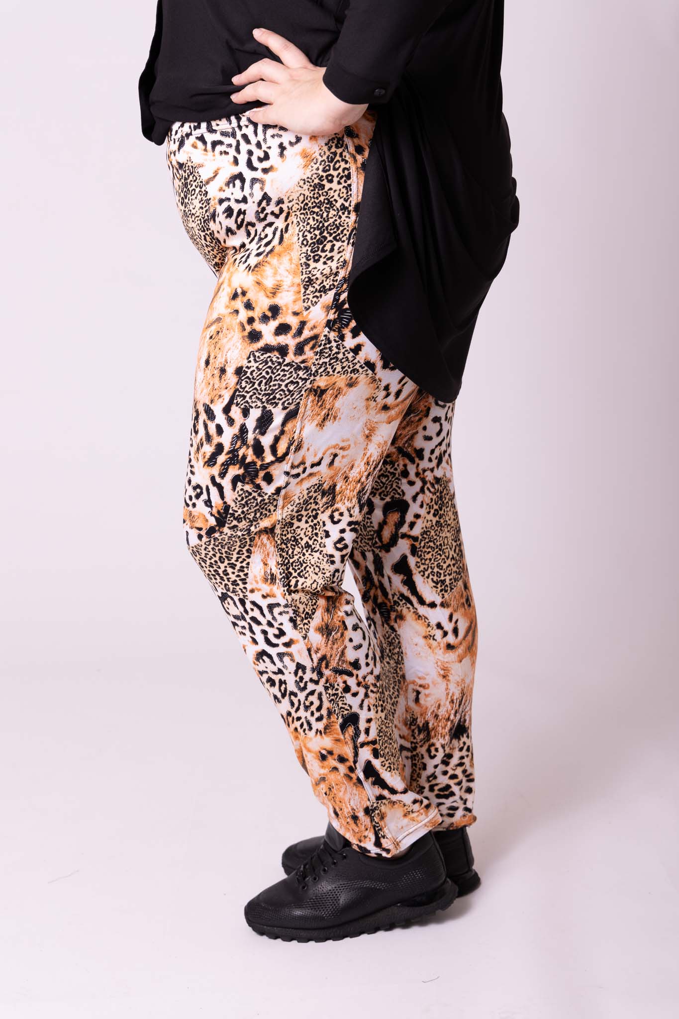 Broek lang viscose print maten 42-62