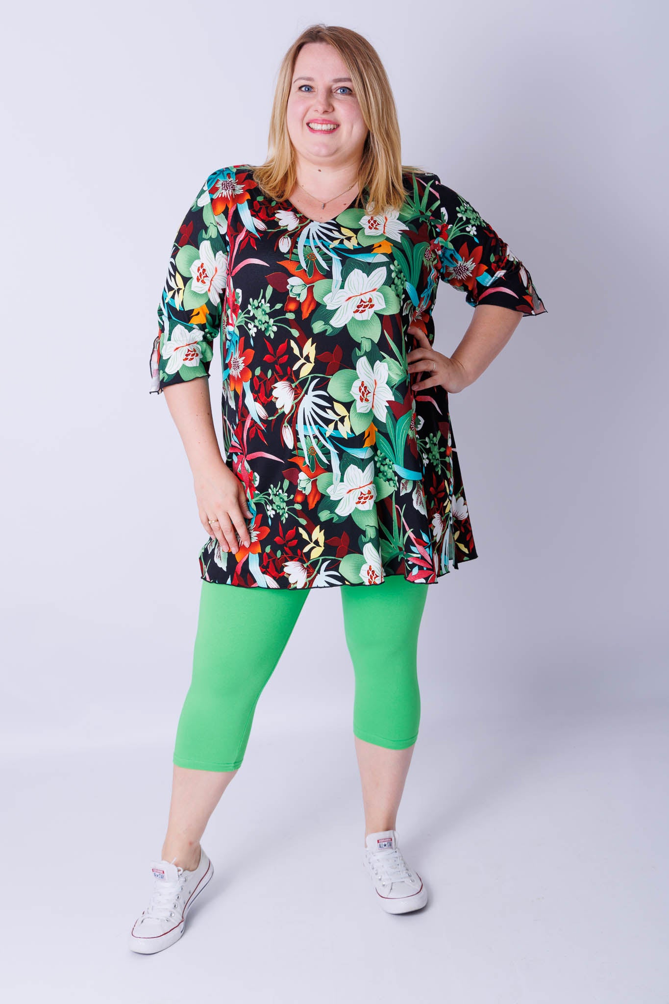 Top Erna driekwart mouwen jungle stijl bloemen 90 cm viscose