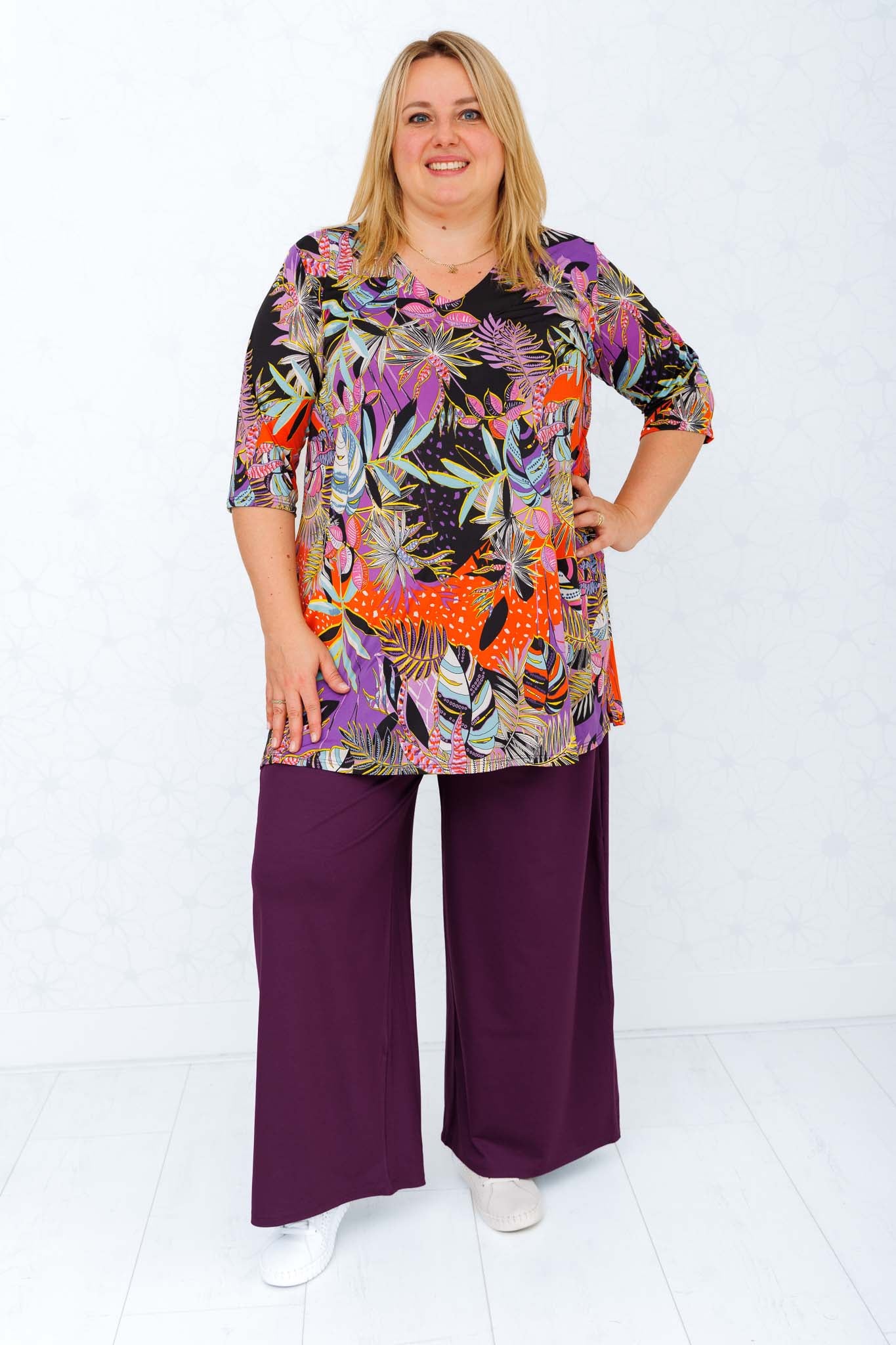 Top Erna – Allover Print Zwart/Paars/Oranje | ITY Travelstof | ca. 90 cm