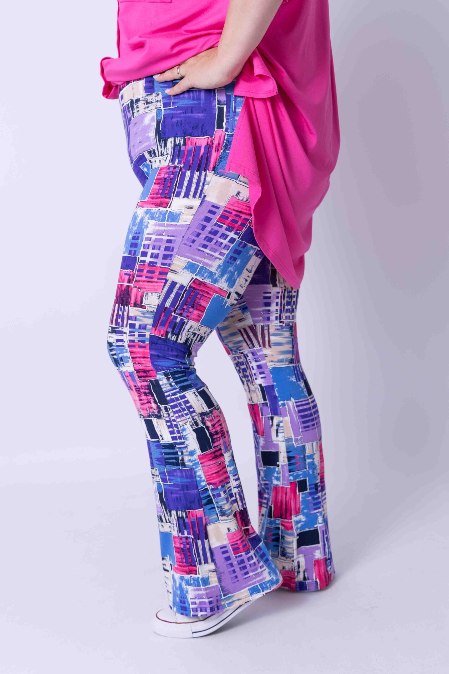 Flared legging blokjes viscose binnenbeenlengte ca 85cm maat 58/60
