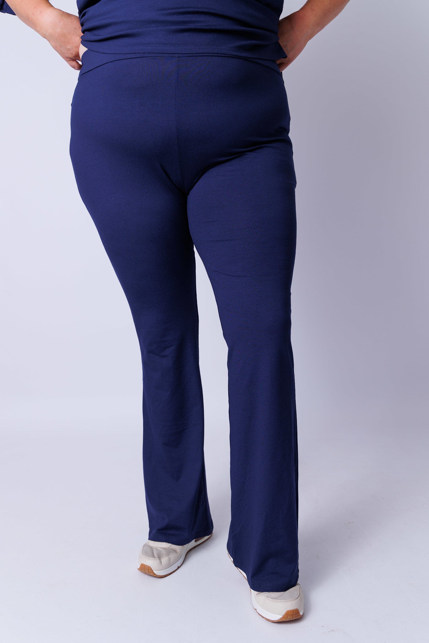 Flared legging viscose binnenbeenlengte ca 80 cm t/m maten 56-64