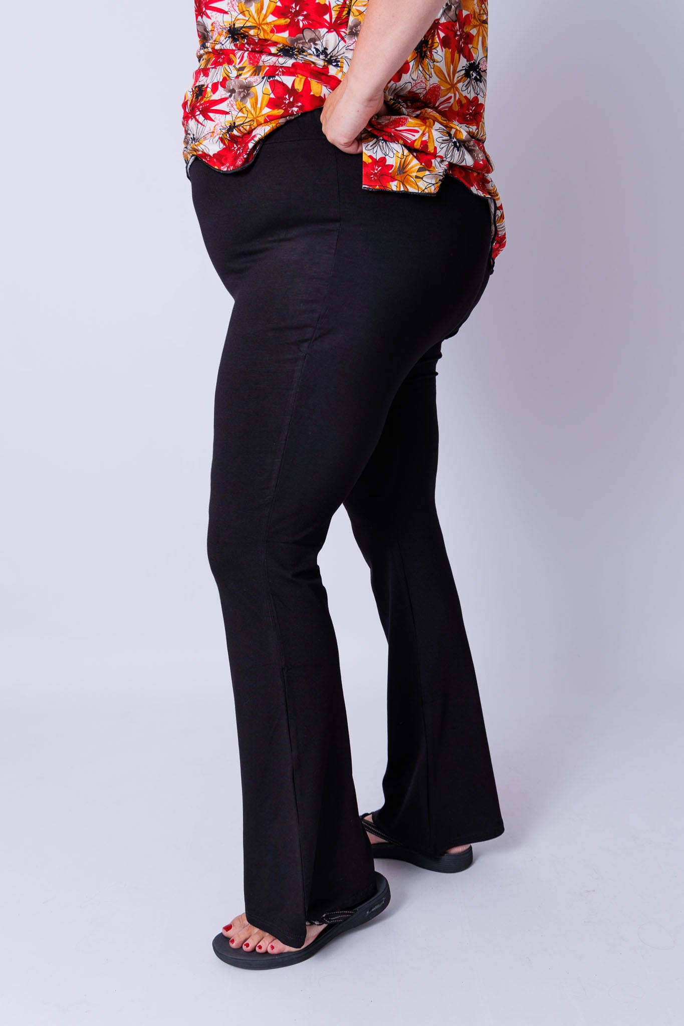 Flared legging viscose binnenbeenlengte ca 80 cm t/m maten 56-64