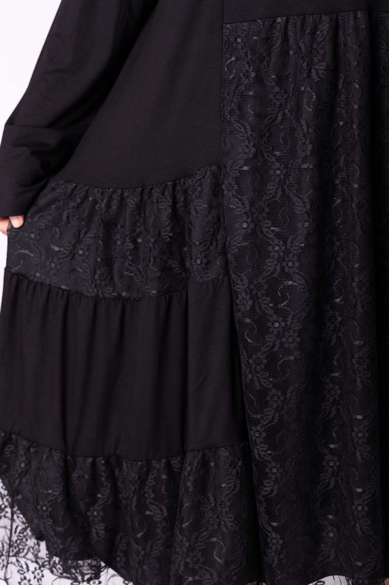 Jurk Hennie zwart met kant lengte ca 115 cm maat 54-58