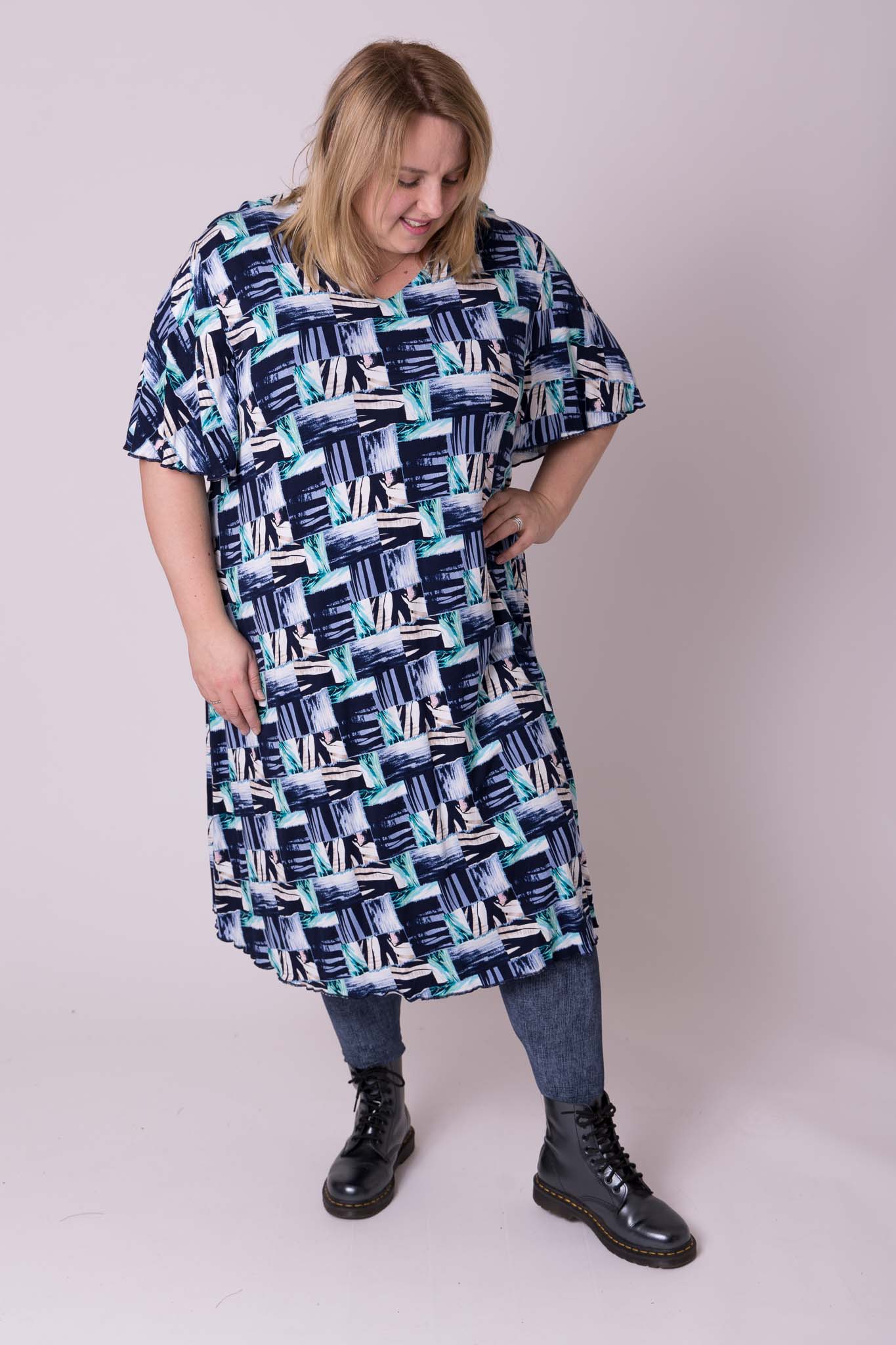 Tuniek/Jurk Karin met vlindermouwen 115 cm viscose de laatste maten 50-54