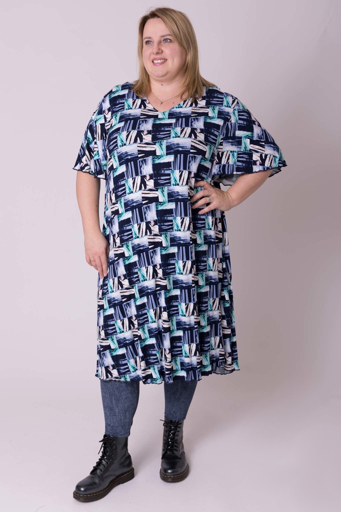 Tuniek/Jurk Karin met vlindermouwen 115 cm viscose de laatste maten 50-54