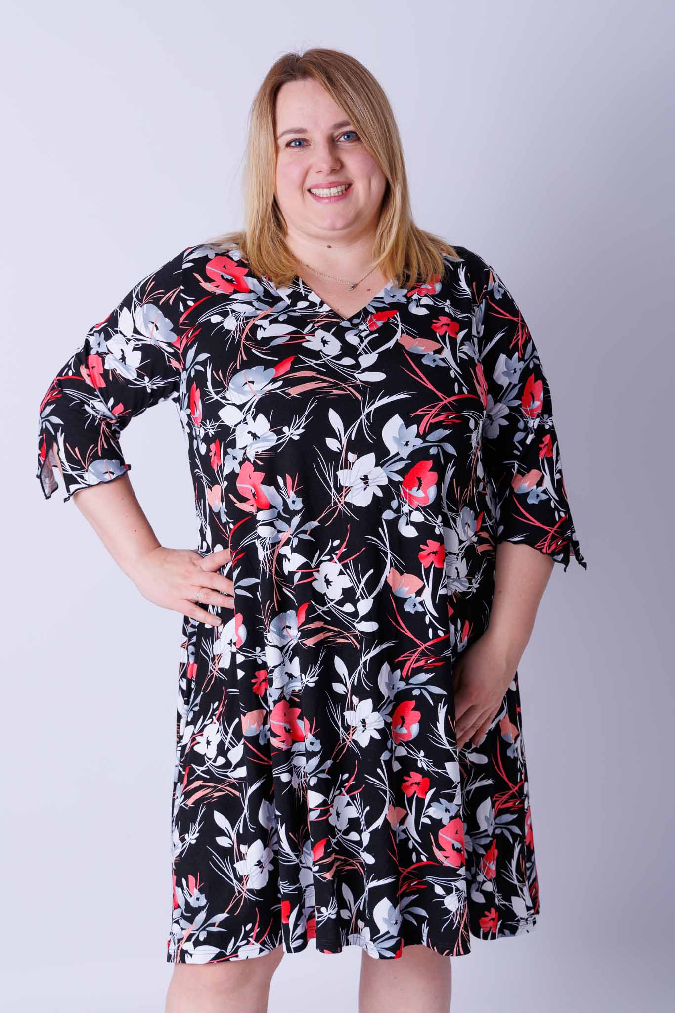 Jurk Linda rode witte bloemen op zwart viscose 105 cm