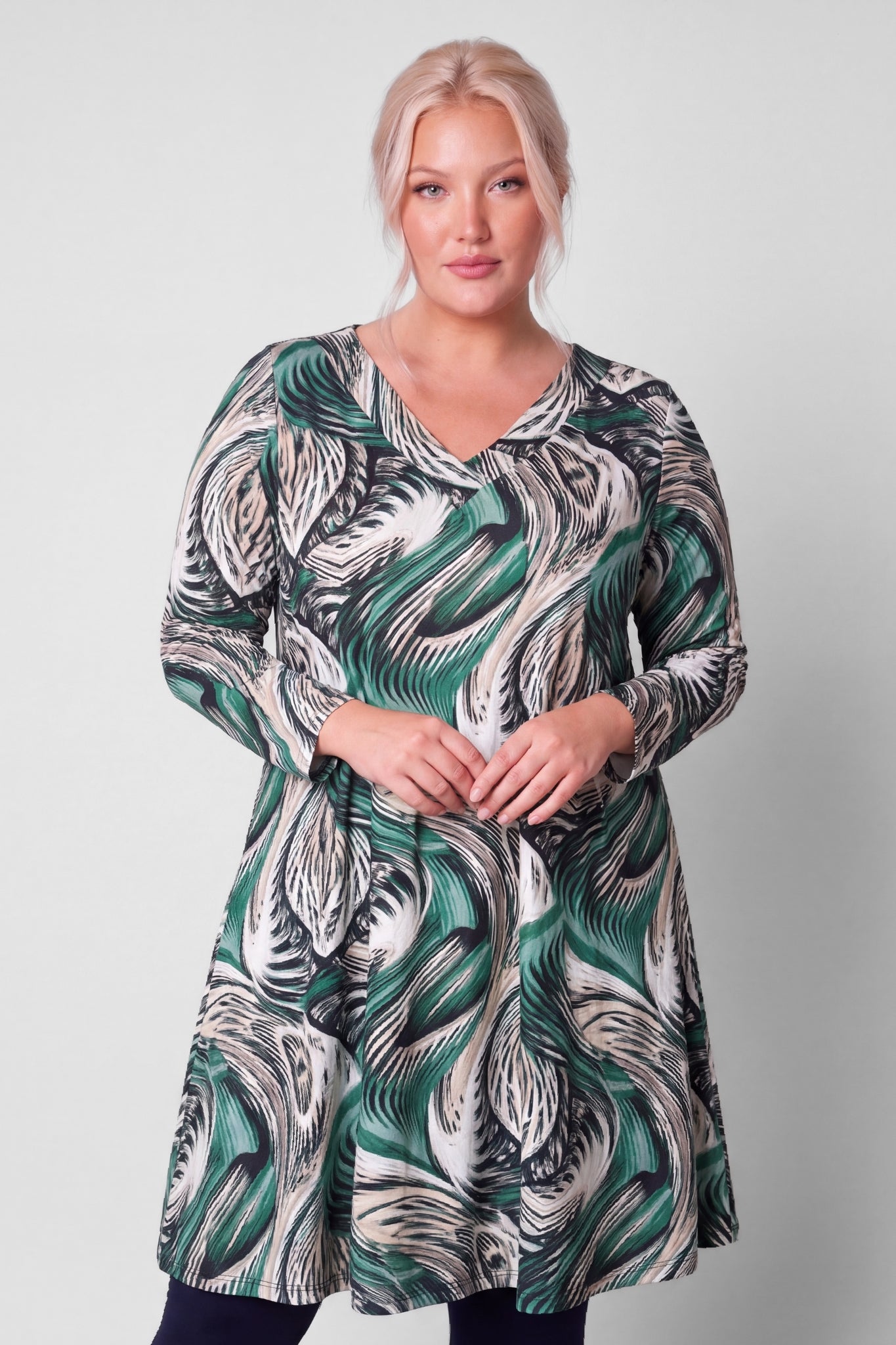 Jurk Ingrid | Jade Flow | Soft Knit Ibiza | A-lijn | V-hals | 105 cm