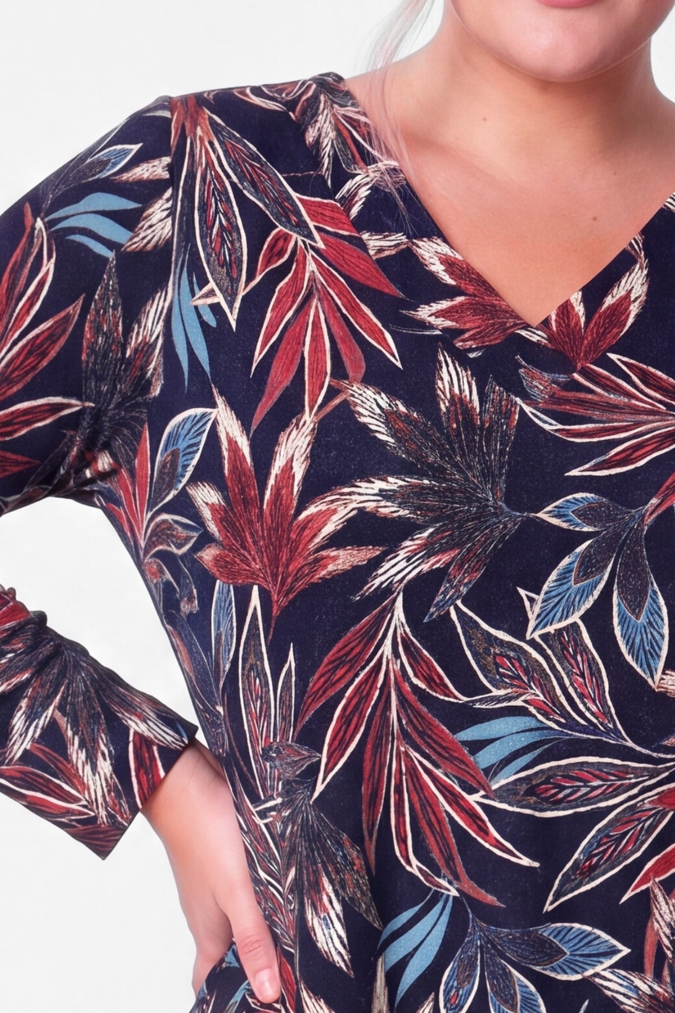 Jurk Ingrid | Midnight Botanica  MIR Fine Knit | A-lijn | V-hals | 105 cm
