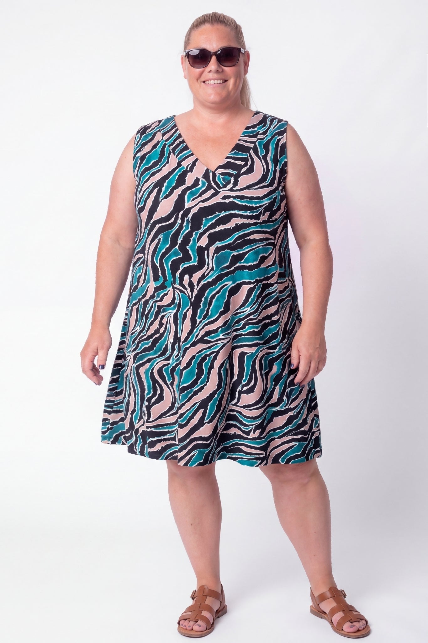 Jurk Ingrid | Mouwloos | Aqua Waves | Wijde A-lijn | ca. 105 cm | Viscose