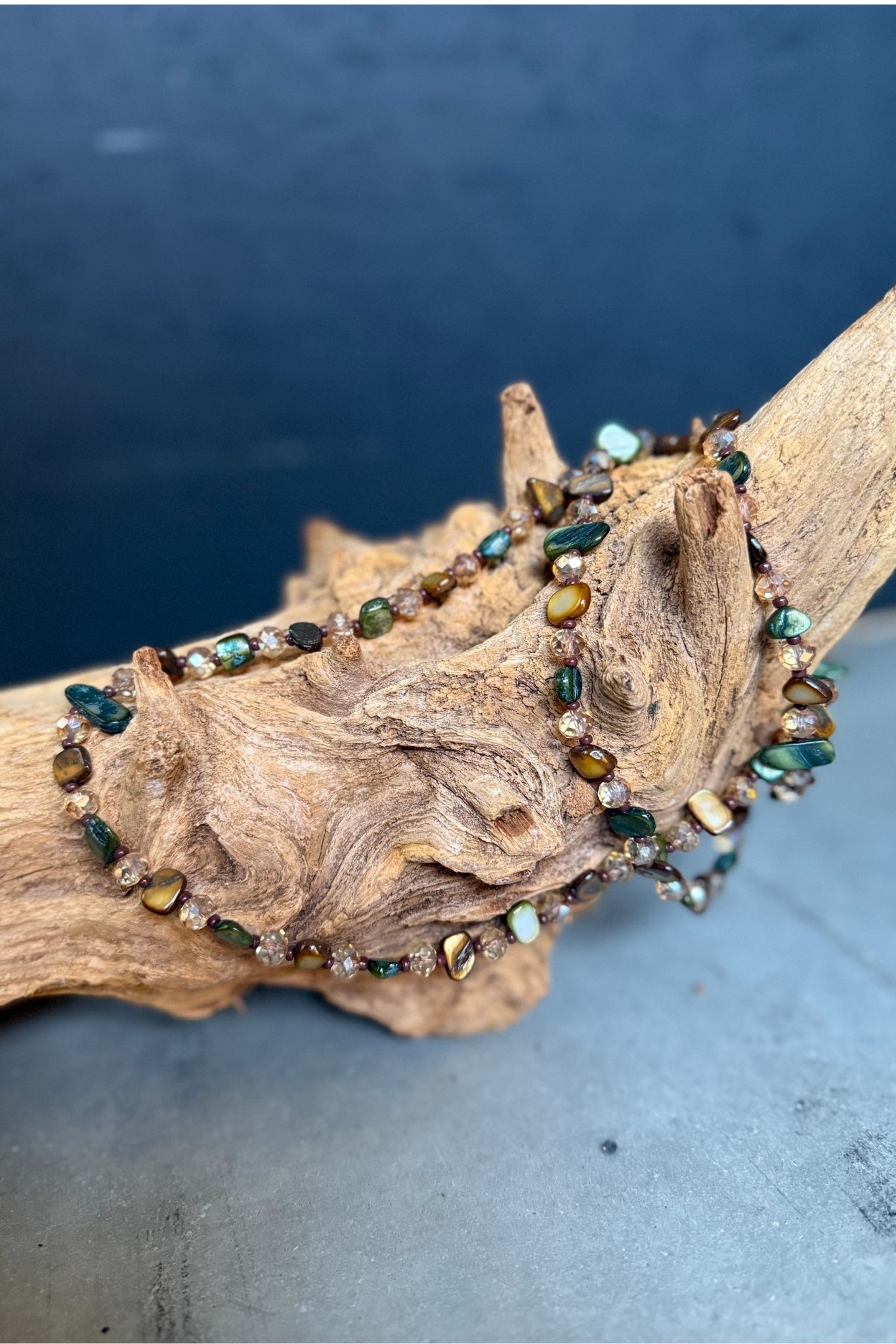 Lange ketting bruine tienten