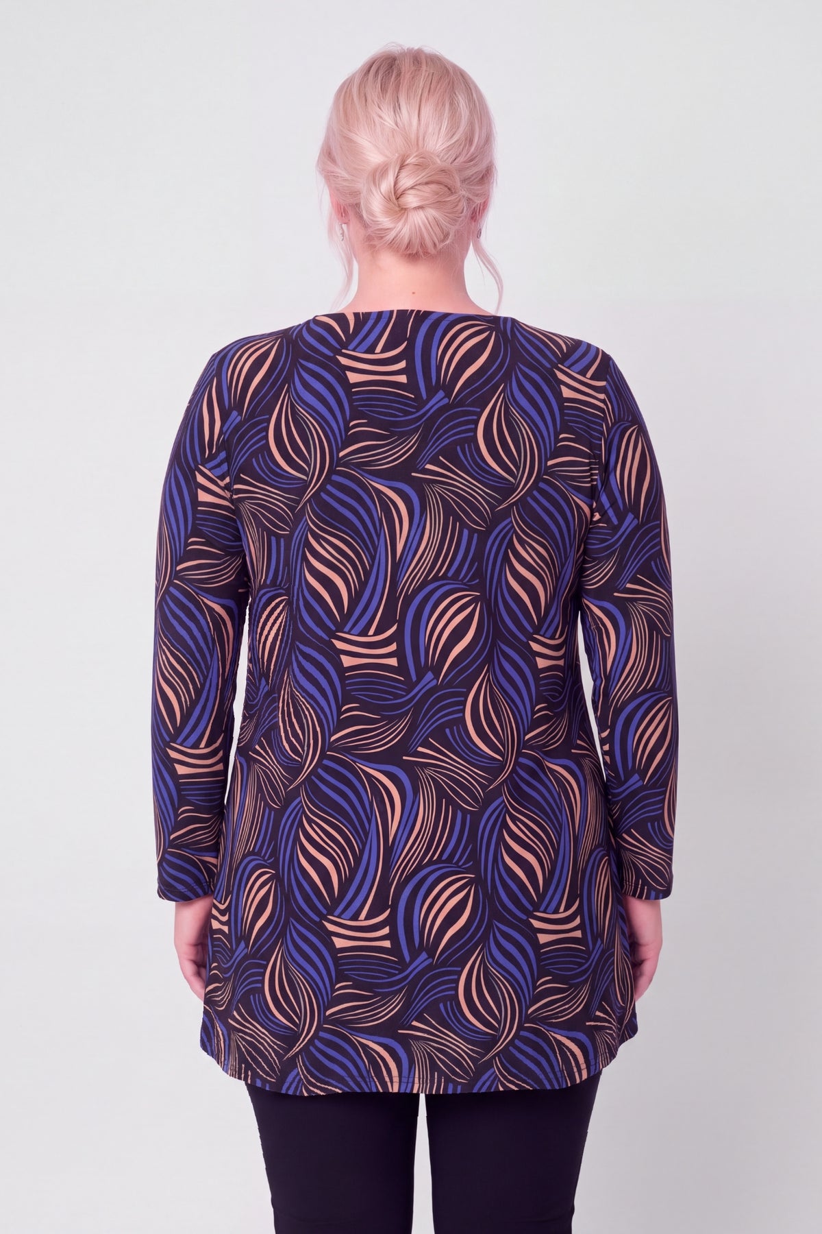 Longshirt Erna | Royal Blue Leaves | met Viscose | A-lijn | V-hals | 90 cm