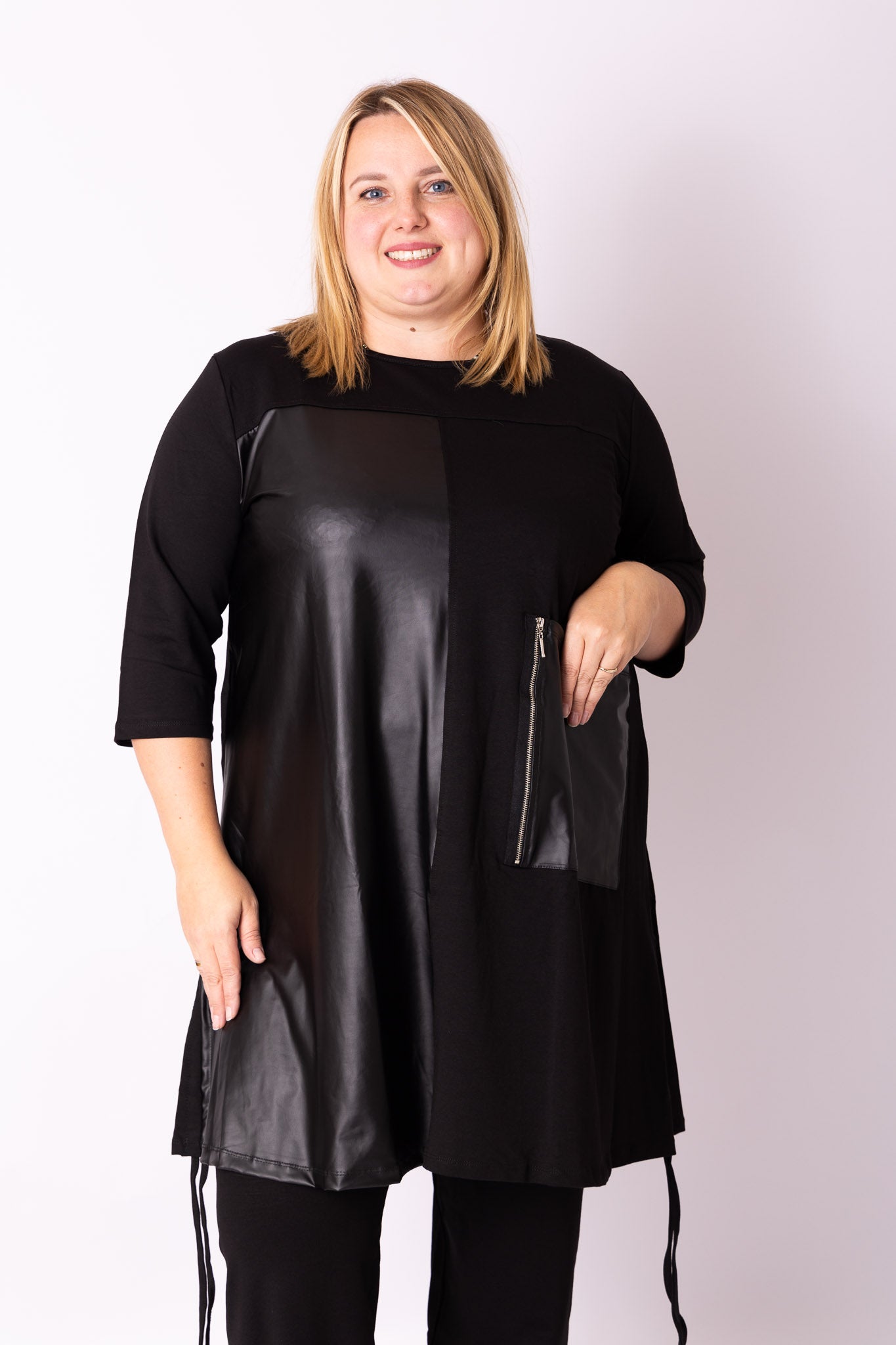 Tuniek met leerlook elementen one size maat 48-54