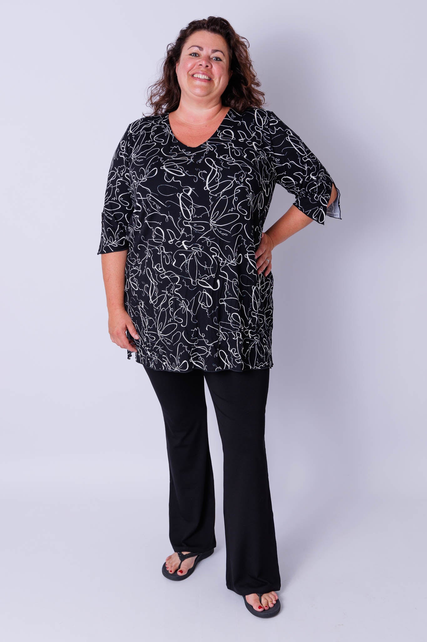 Top Erna zwart abstract vlinders  90 cm viscose