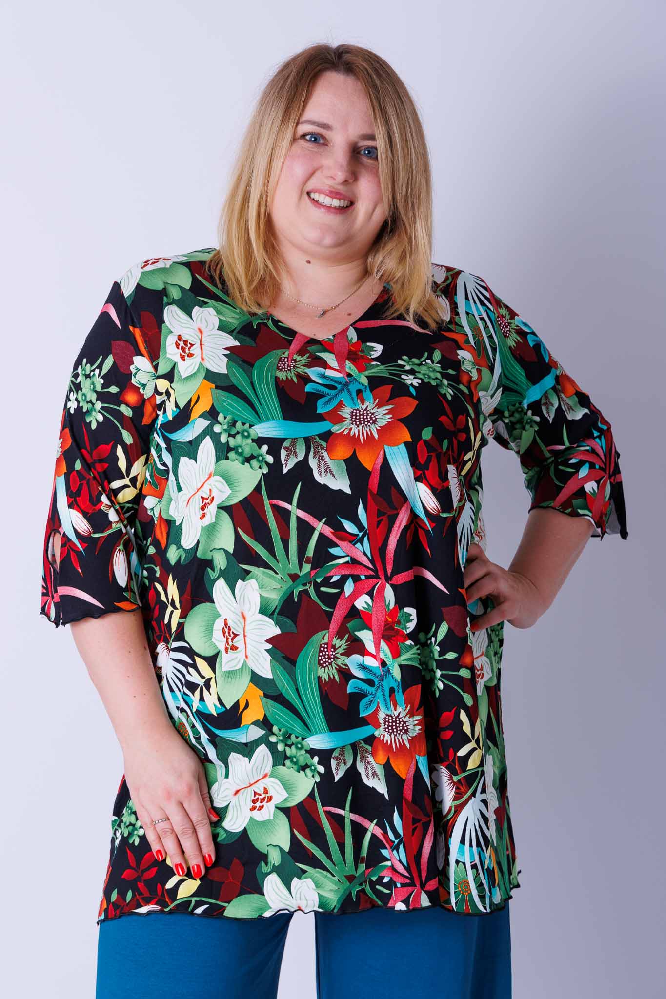 Top Erna driekwart mouwen jungle stijl bloemen 90 cm viscose