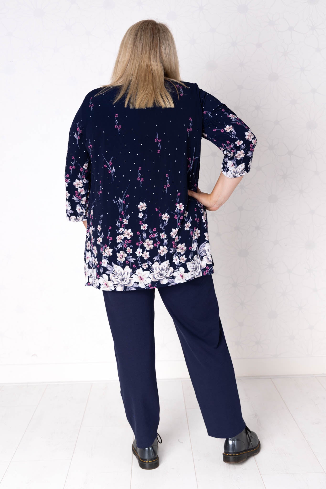 Top Hollandia | Recht | 3/4 mouwen | Travelstof | Bloemen print | 85cm