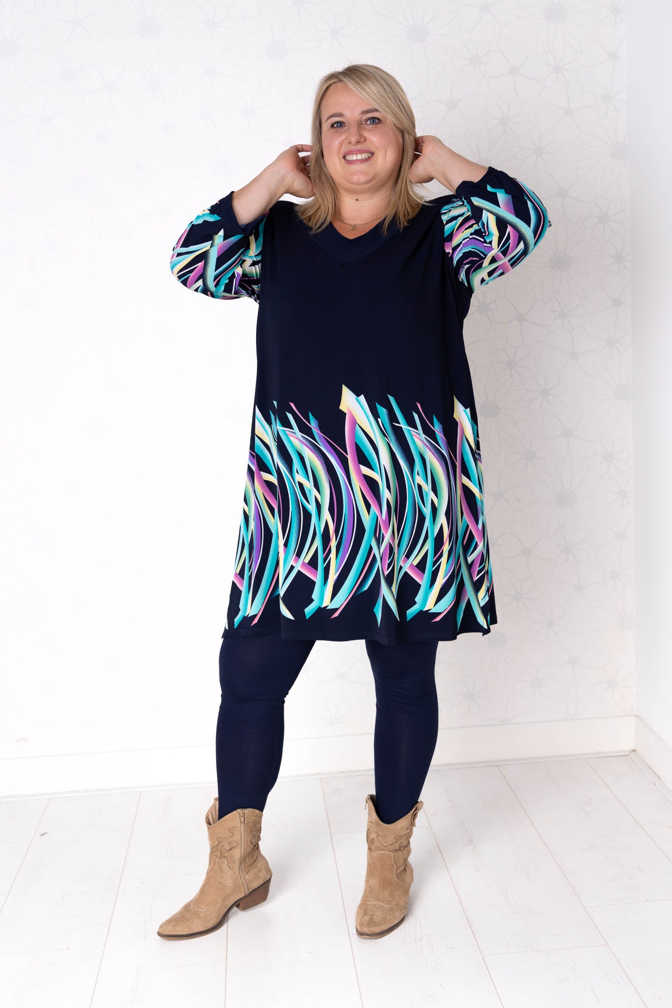 Tuniek Hollandia | Recht | 3/4 mouwen | Travelstof | Regenboog print | 100cm