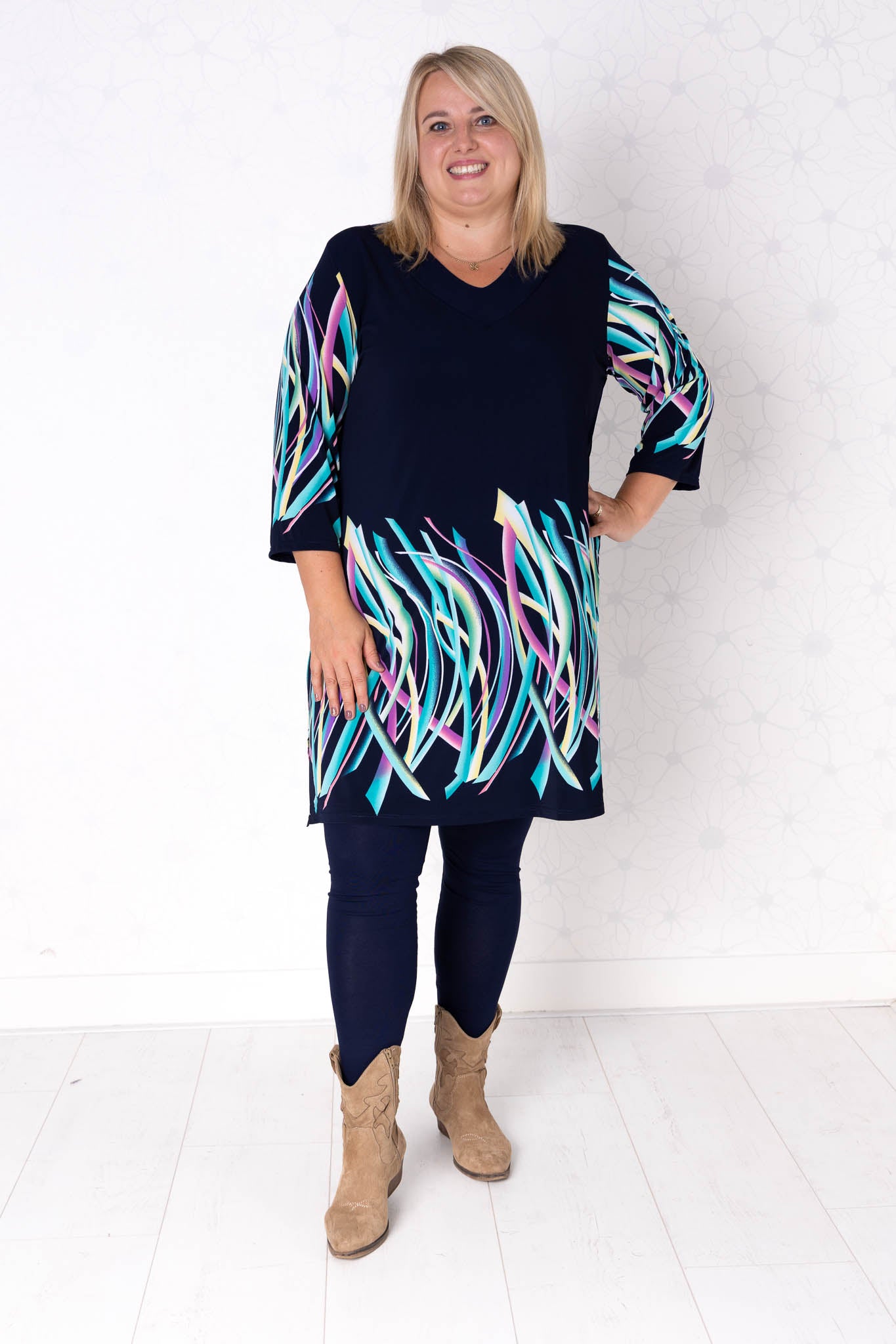 Tuniek Hollandia | Recht | 3/4 mouwen | Travelstof | Regenboog print | 100cm