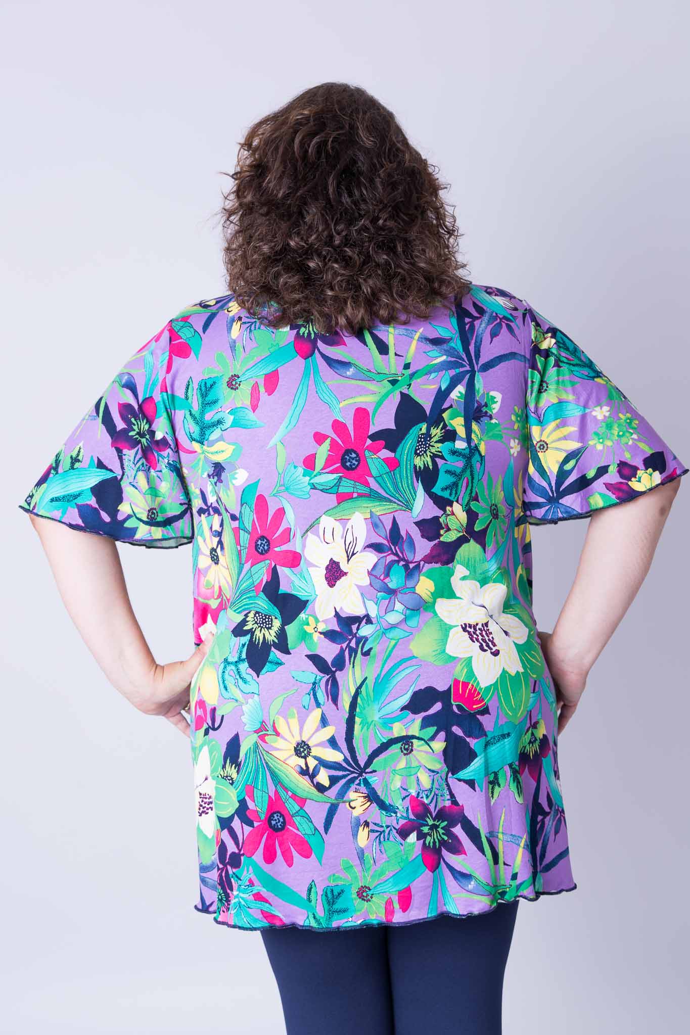 Top Karin bloemen op paars 90 cm viscose