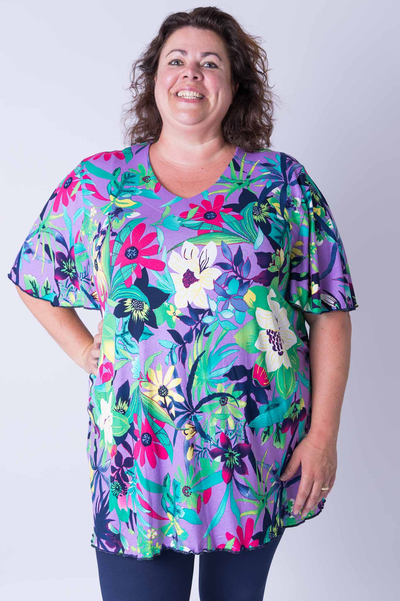 Top Karin bloemen op paars 90 cm viscose