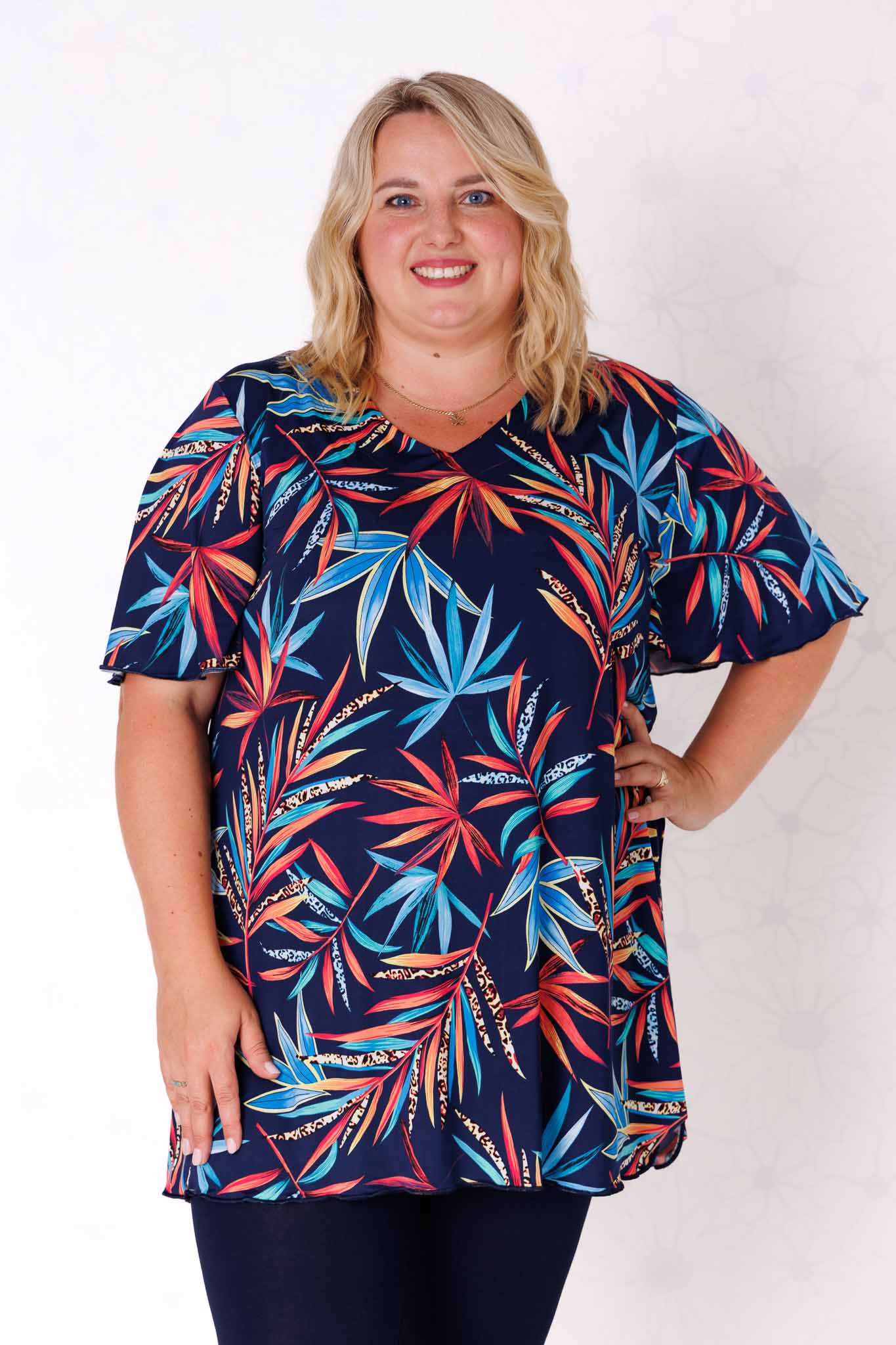 Top Karin – print "Varen" turquoise/rood/donkerblauw – travelstof – lengte 90 cm