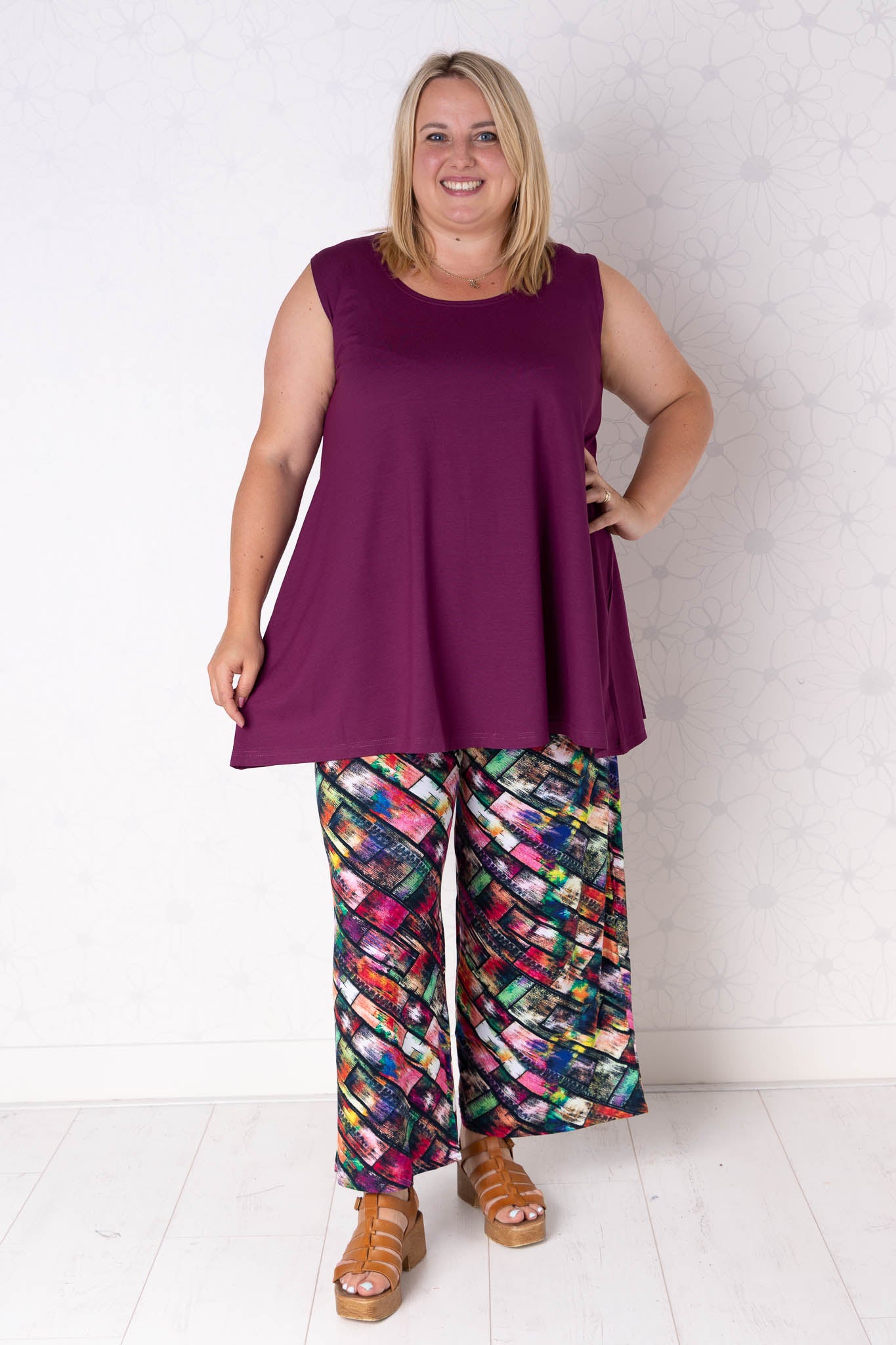 Wijde broek Judith – blokjes fleurig viscose – binnenbeenlengte ca. 69/72 cm
