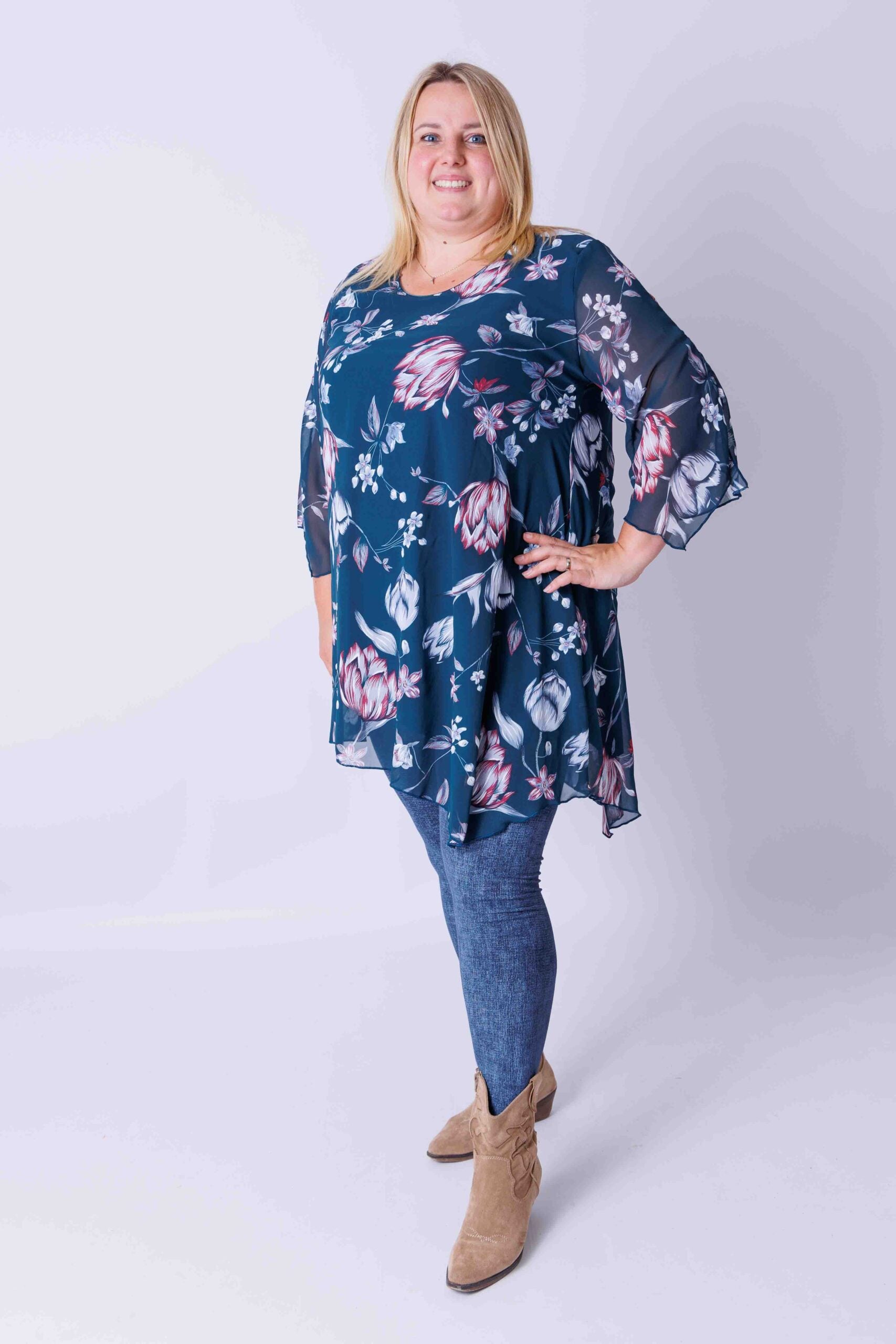 Tuniek Lotte bloemen op petrol  chiffon