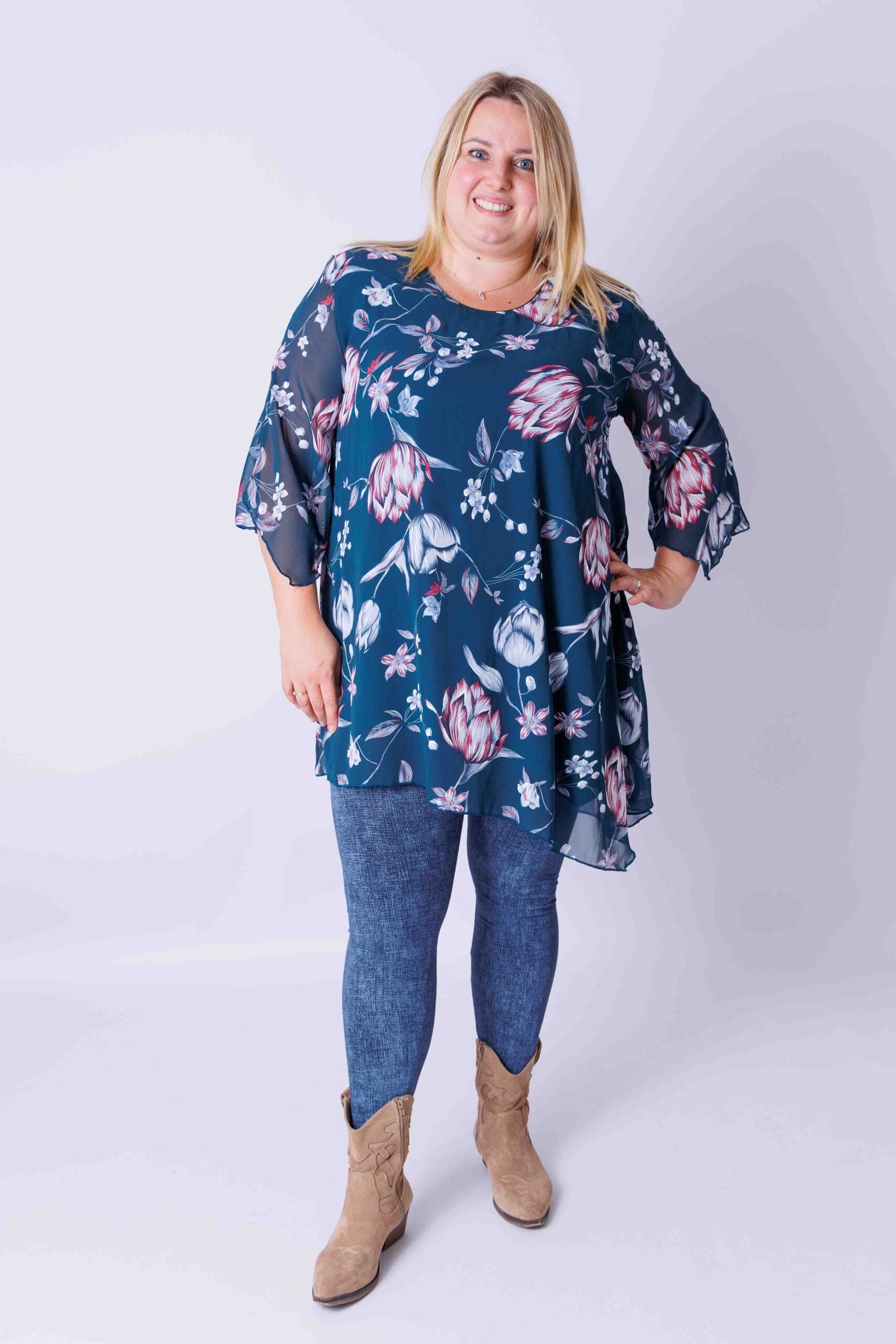 Tuniek Lotte bloemen op petrol  chiffon
