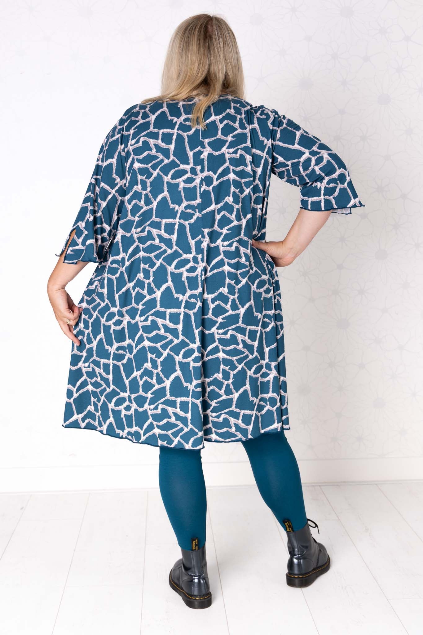 Jurk Linda | Giraffe Petrolblauw | Kimo | 105cm