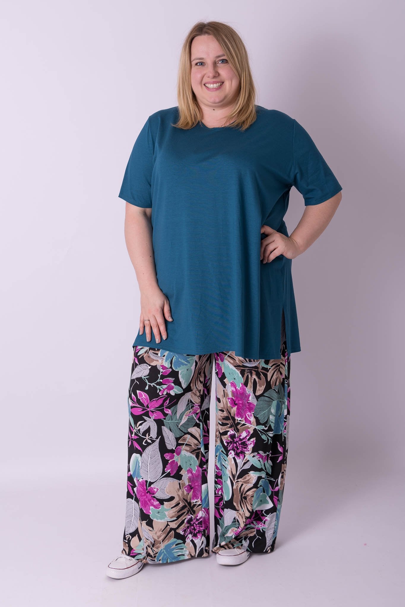 Wijde broek Judith petrol fuchsia bloemen viscose