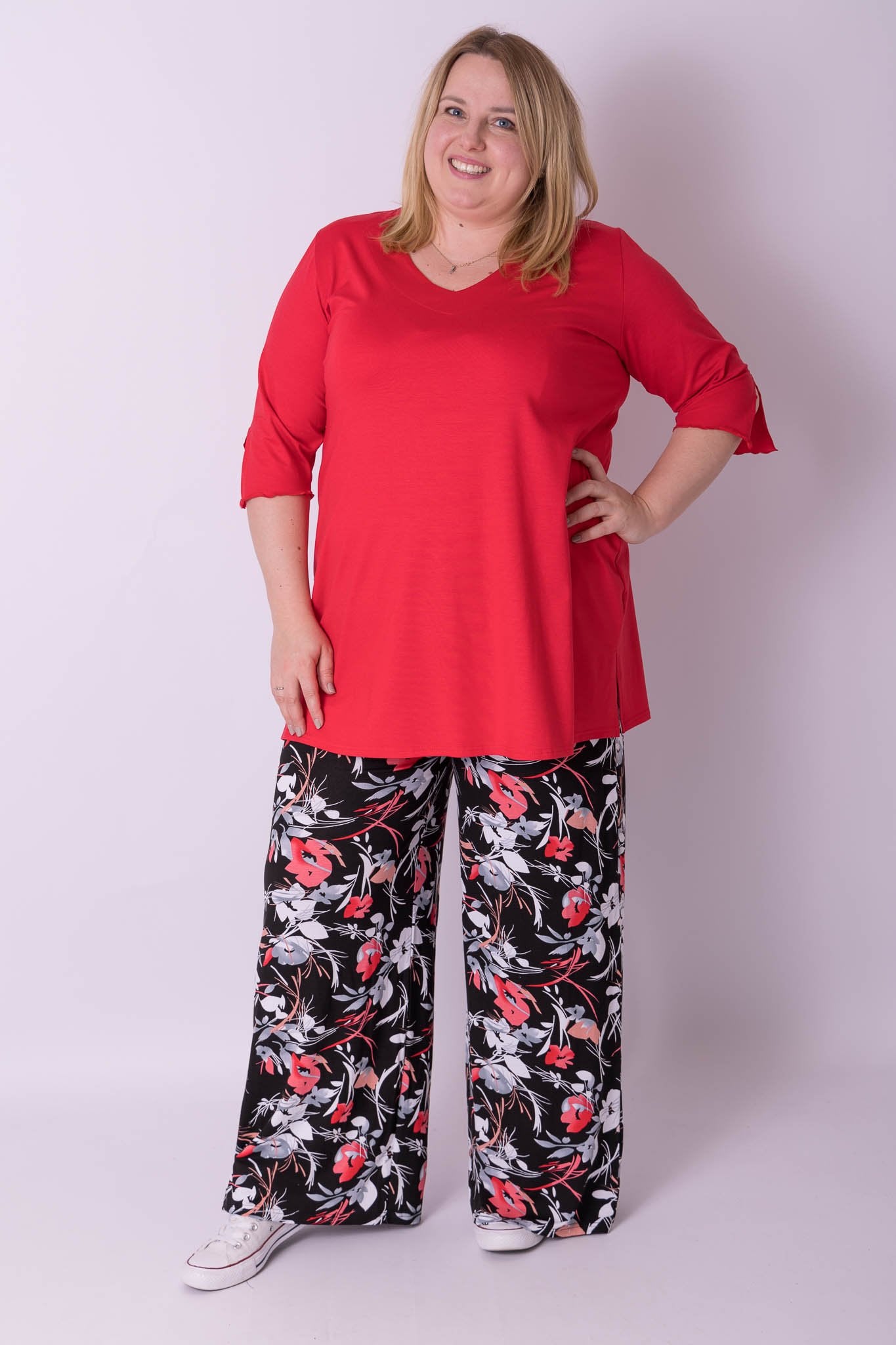 Wijde broek Judith zwart rode bloemen viscose