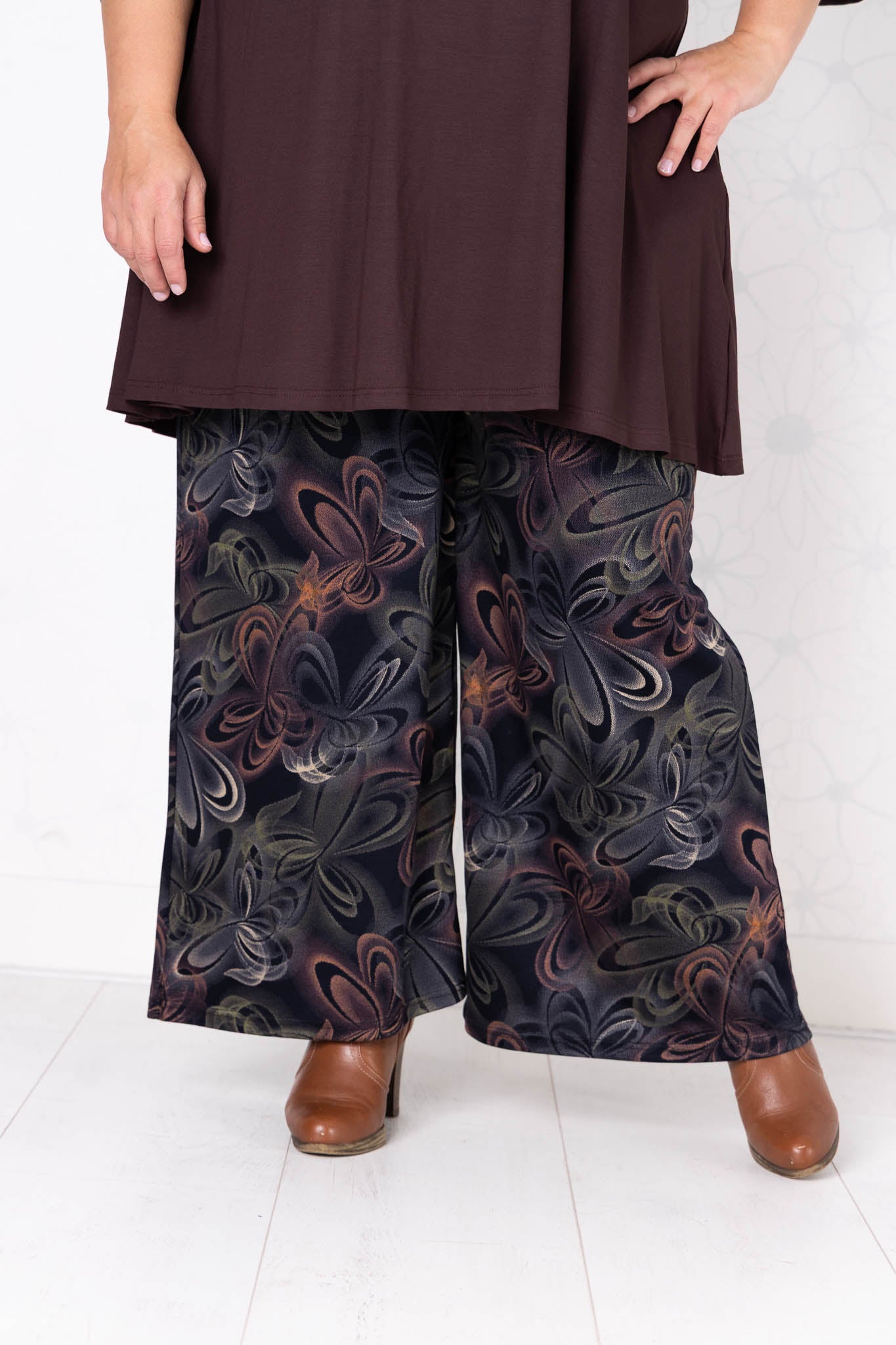 Wijde broek Suzette | Vlinder Abstract Bruin Zwart| Modal