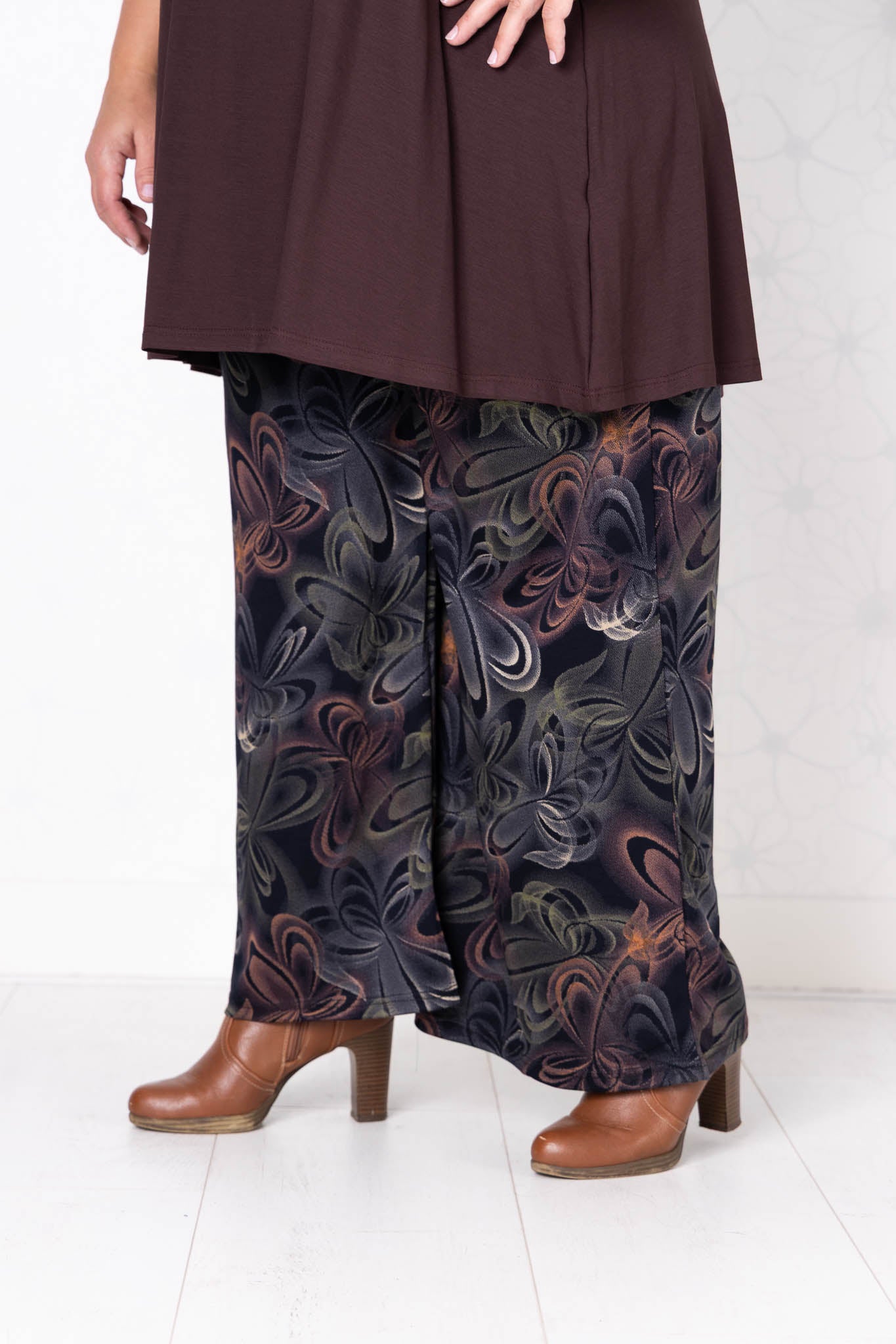 Wijde broek Suzette | Vlinder Abstract Bruin Zwart| Modal