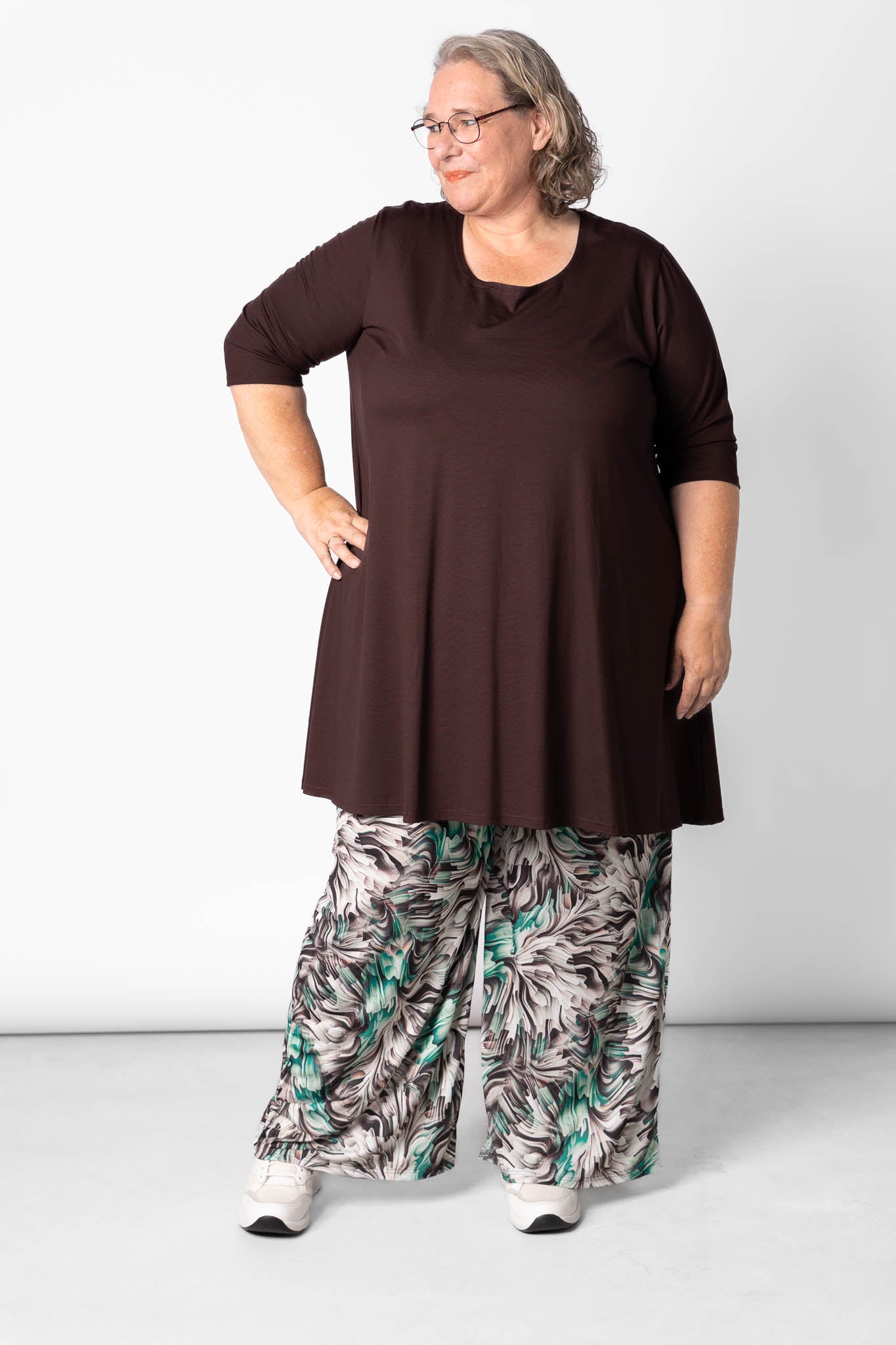 Wijde Broek Judith met Zakken | Espresso Breeze | Travelstof | binnenbeenlengte 74cm