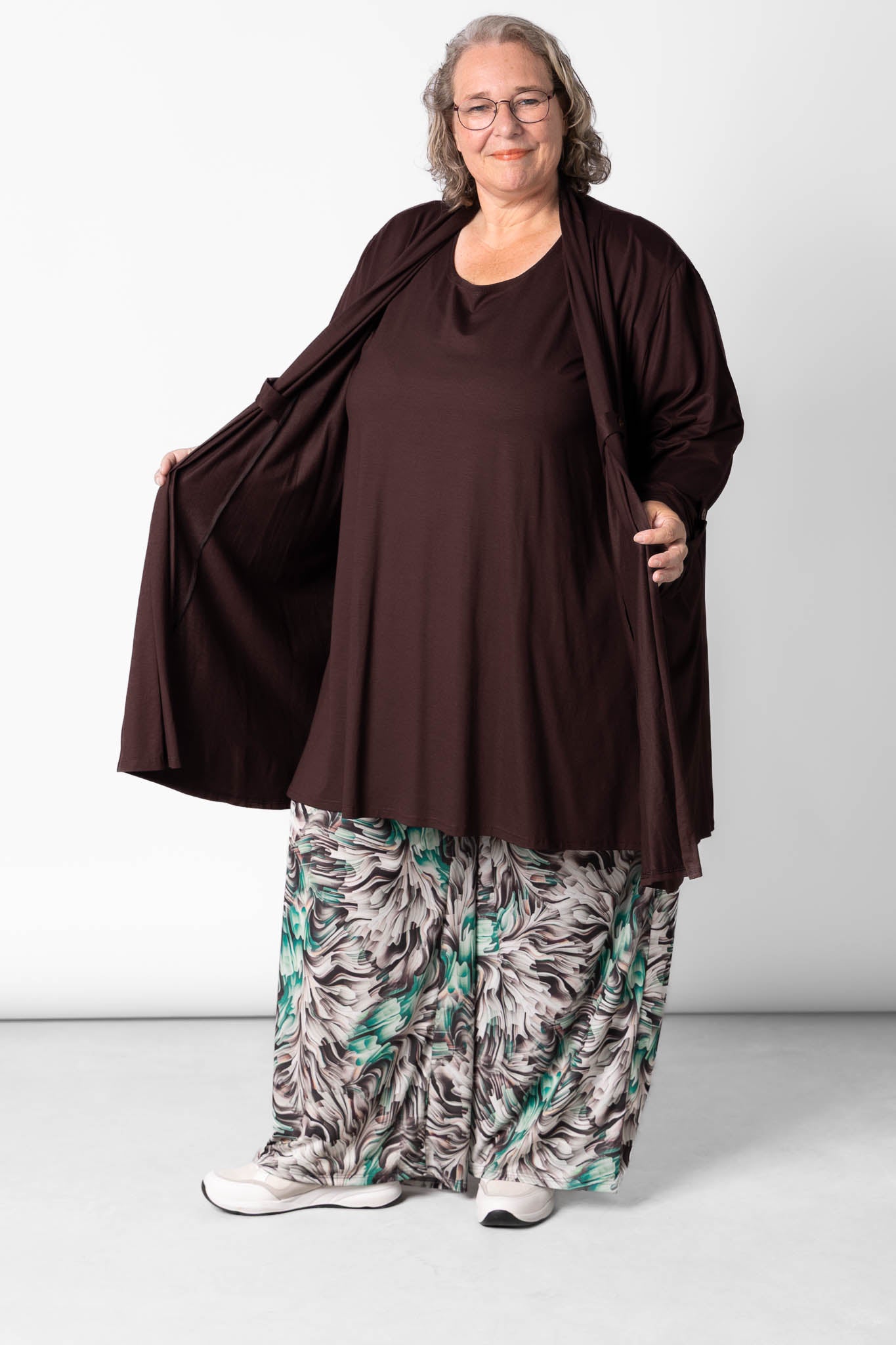 Wijde Broek Judith met Zakken | Espresso Breeze | Travelstof | binnenbeenlengte 74cm
