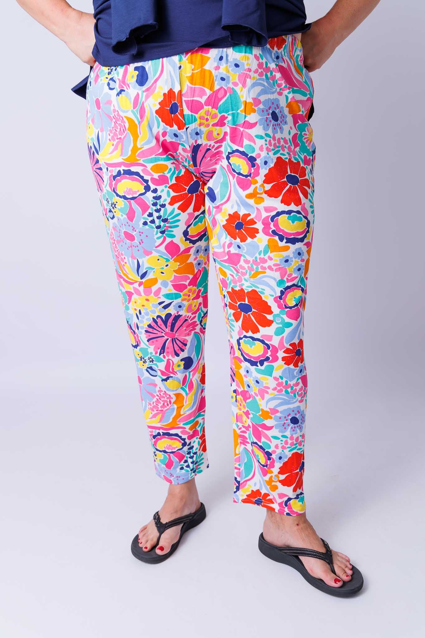 Broek comfy rode bloemen  viscose