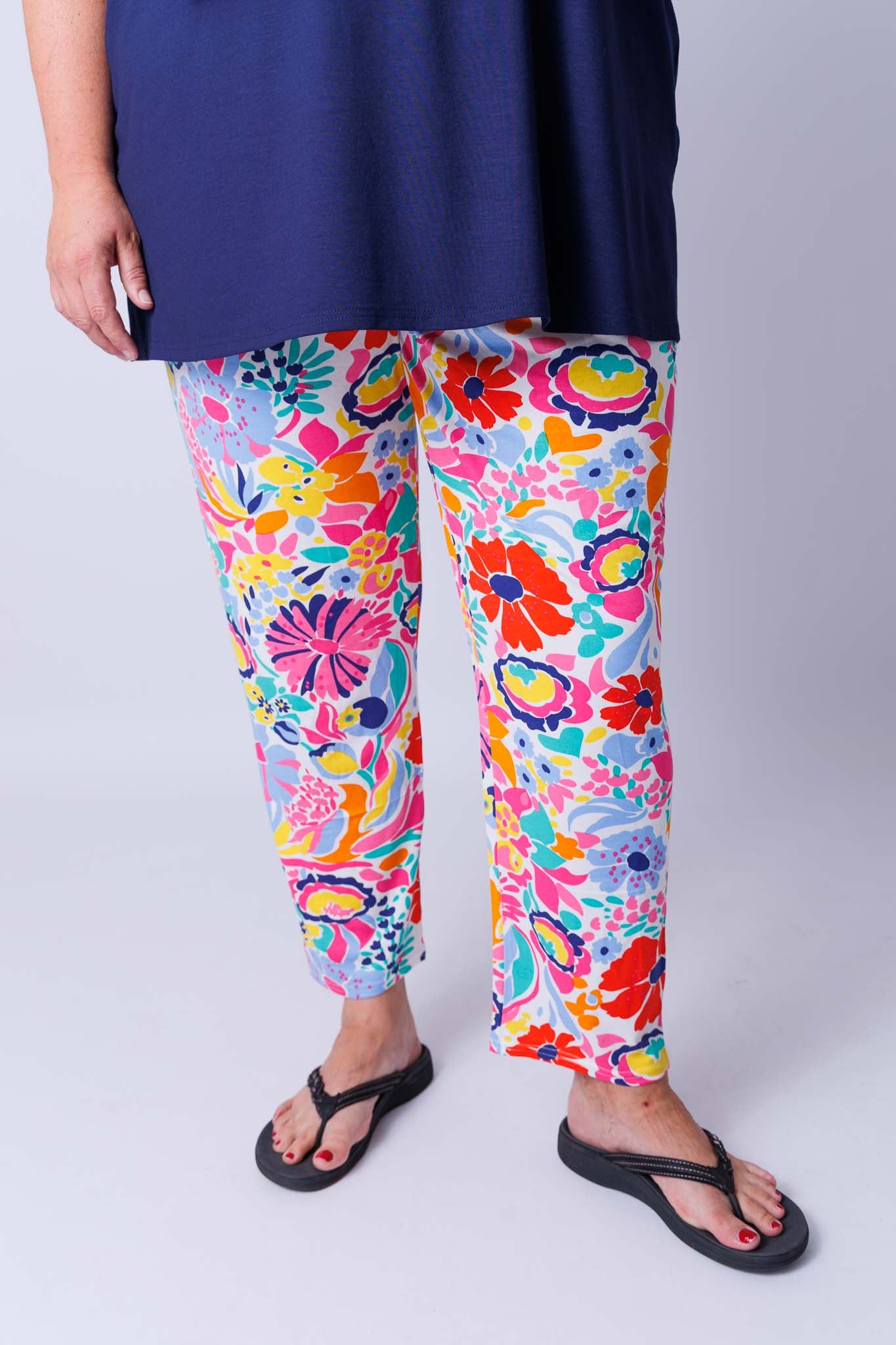 Broek comfy rode bloemen  viscose